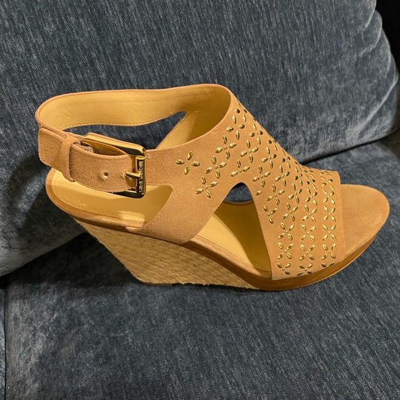Size 10 Michael Kois Josephine Wedge - Tan - Picture 4 of 6